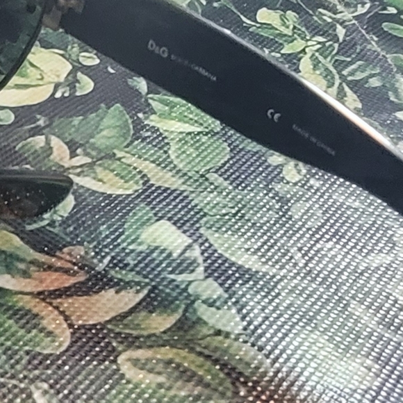 Dolce and Gabbana Black and sliver with Swarovski crystal's sunglasses 👓 - Picture 7 of 11